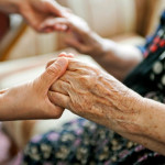 Giúp việc chăm sóc người già